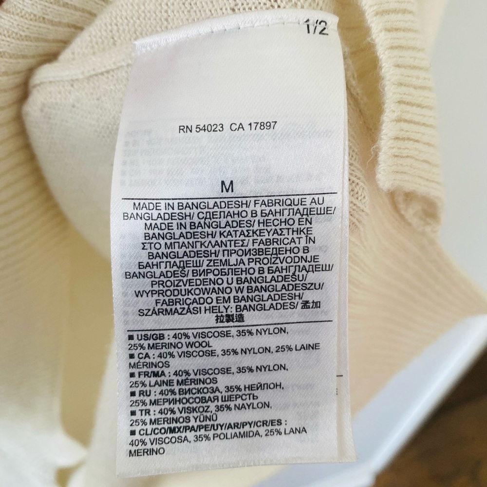 Banana Republic Merino blend (25%) causal sweater size medium - Picture 7 of 7